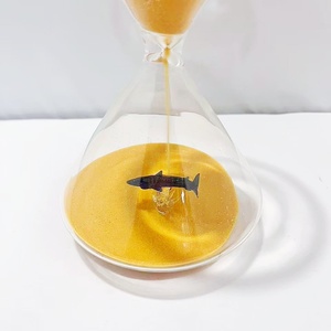 Sablier en verre borosilicate de <span class=keywords><strong>sable</strong></span> <span class=keywords><strong>jaune</strong></span> incrusté de poisson rotatif fait à la main moderne-Décoration intérieure et cadeau de mariage - Product Image 4