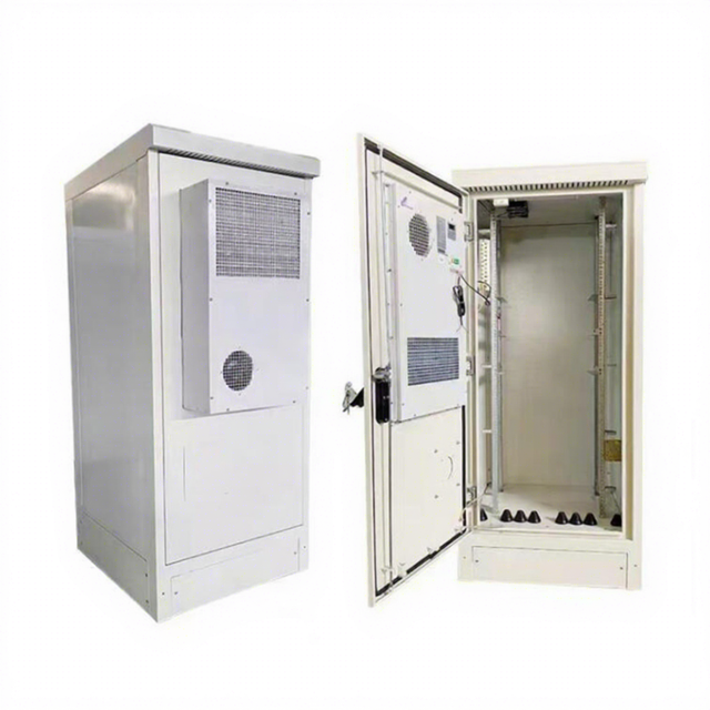 Outdoor Network Telecom Communication Cabinet IP55 32U 1.7m Waterproof Battery Cabinet