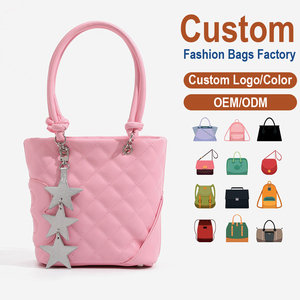 Bolso de Mano Personalizado Tipo Cubo Acolchado Rosa para Mujer, con Asa Superior de Cuero y Adorno de Estrella - Product Image 2