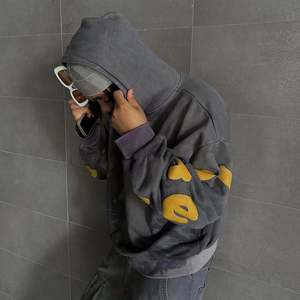 Sudadera con capucha de talla grande con logotipo personalizado para mujer, Sudadera con capucha unisex de estilo informal para otoño invierno y primavera con logotipo frontal y posición con capucha - Product Image 5