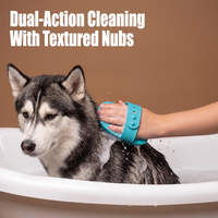 Brosse de bain pour animaux de compagnie Nunbellpets en TPR, brosse de toilettage pour chien et chat à tenir à la main, peigne de massage doux en TPR, outil de lavage pour animaux multicolore