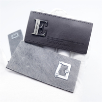 Étiquettes métalliques personnalisées en cuir PU Étiquette en cuir gaufré pour jean