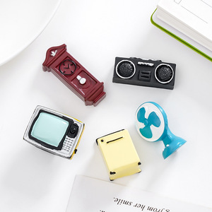 Série d'accessoires vintage pour maison de poupée : téléphone, radio, machine à coudre, électroménager, décorations DIY, petits ornements de bureau - Product Image 4