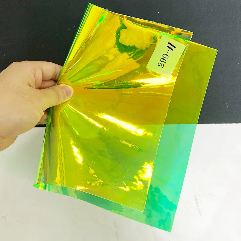 0.3- 0.4Mm Regenboog Pvc-Filmrol Met Kleur Op Maat Waterdichte Vinyl Rol Transparant Plastic Holografische Vinyl Rol
