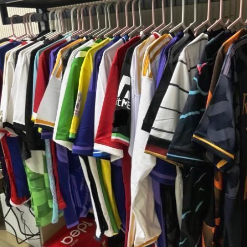 ropa al por mayor en miami moderno y limpio en excelentes