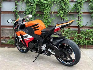 <span class=keywords><strong>Moto</strong></span> à essence d'occasion Honda <span class=keywords><strong>CBR1000RR</strong></span> - 4 cylindres, refroidie par eau, 1000 cm³ - Motos sportives d'occasion à essence - Product Image 6