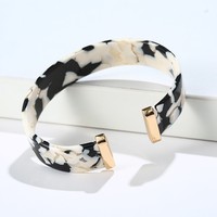 Bracelet manchette épais en résine de créateur, motif écaille de tortue blanche, léopard, acétate de lucite, acrylique, idéal pour cadeaux et fêtes