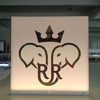 Boîte lumineuse étanche en acrylique rectangulaire personnalisé et étanche aux intempéries avec contrôle de gradation de 5000 lumens pour une utilisation intérieure et extérieure