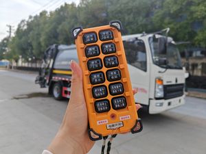 Camion à ordures compacteur léger Sinotruck HOWO avec une capacité de réservoir de 7000L et un système de compactage hydraulique automatique - Product Image 6