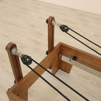 Reformer de Pilates en bois massif durable, personnalisable en couleurs et logos, avec tour et demi-trapèze, pour débutants et professionnels