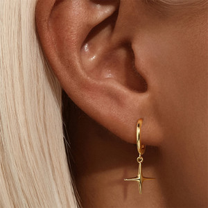 Boucles d'oreilles créoles classiques en argent 925 avec étoile à quatre branches pour femme - Product Image 6