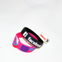 Bracelets en silicone personnalisés de haute qualité avec logo en relief, bracelets promotionnels sportifs