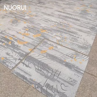 Dalles de moquette et planches de moquette en nylon imprimé de qualité supérieure, design abstrait moderne pour musées d'art et villas d'hôtels de luxe
