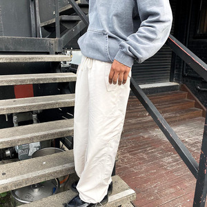 Pantalon décontracté pour homme à taille haute, léger, en nylon, jogging, imperméable, avec technique de teinture unie - Product Image 5