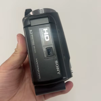 Videocámara HDR-PJ670 Usada a Bajo Precio con Sensor CMOS de 1/5.8\", 1080p, Zoom Óptico de 30x y Proyector Integrado