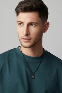 Collana con Ciondolo Quadrato Personalizzato in Acciaio Inossidabile Gioielli Personalizzati da Uomo Impermeabili per Sport e Uso Quotidiano - Product Image 4