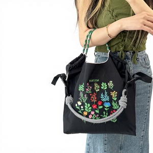 Nuova Borsa a Tracolla Ricamata Stile Street Trend, Borsa per lo Shopping di Grande Capacità, Borsa per il Pranzo, Borsa in Tela con Fodera in Nylon per Studenti - Product Image 1