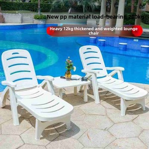 Chaise de plage minimaliste moderne, chaise longue pliante légère en plastique pour l'extérieur, idéale pour les hôtels, les piscines et les patios. - Product Image 1