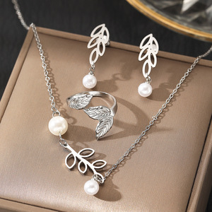 <span class=keywords><strong>Set</strong></span> Perhiasan Wanita Fashion Kalung/Cincin/Anting Rantai Baja Tahan Karat dengan Liontin Daun dan Mutiara - Product Image 2