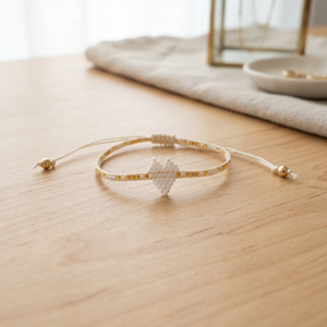 Bracelet artisanal Sstringz en perles Miyuki Delica dorées, brunes et pêche, réglable, minimaliste et géométrique. - Product Image 5