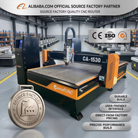 Router CNC de 3 ejes con mesa de vacío CA-1530, accionamiento paso a paso, husillo único, control NC Studio y RichAuto, y motor central