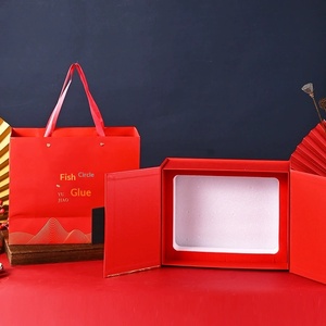 Caja de Regalo de Lujo Roja para Souvenirs y Golosinas Navideñas con Logotipo Personalizado, Diseño de Estómago de Pez, Color Rojo Vino de Año Nuevo - Product Image 3