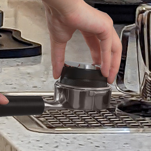 Presse-café en acier inoxydable 2 en 1, épandeur et mélangeur de poudre pour usage en café et restaurant - Product Image 2