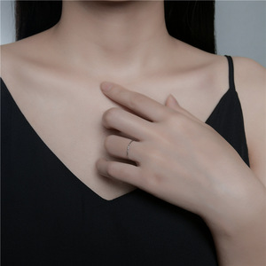 Anillo Delgado de Plata de Ley 925 Brillante, Anillo Apilable con Corte de Diamante, Cómodo para Uso Diario, Joyería Elegante - Product Image 5