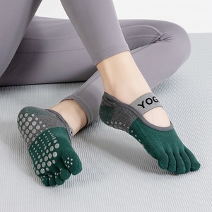 Chaussettes de yoga professionnelles à cinq doigts avec logo personnalisé Chaussettes athlétiques de couleur unie antidérapantes avec fond de position de logo pour la saison de printemps - Product Image 3
