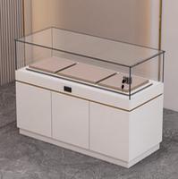 Armoire en verre personnalisée pour centre commercial Lumière LED Compteur de bijoux élégant Échantillon Exposition Vitrine