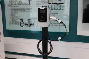 Station de recharge pour véhicules électriques AC 7 kW |   AC230 V ±10%, 32 A |   IP54 Extérieur |   Wi-Fi/Ethernet/4G |   OCPP 1.6 |   Montage mural ou sur colonne - Product Image 3