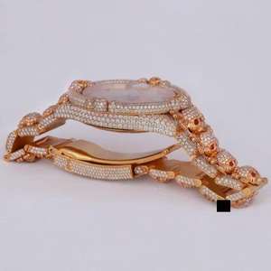 Montre classique à quartz avec pierres de moissanite étincelantes, conçue pour une résistance, un luxe et une précision de qualité supérieure - Product Image 3