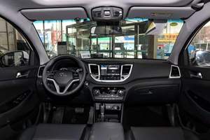 Venta Especial: Auto Usado <span class=keywords><strong>Hyundai</strong></span> <span class=keywords><strong>Tucson</strong></span> <span class=keywords><strong>2018</strong></span>, <span class=keywords><strong>Gasolina</strong></span>, 1.6T, 5 Puertas, 5 Asientos, SUV, Volante a la Izquierda, Techo Panorámico, Interior Oscuro, Automático - Product Image 5