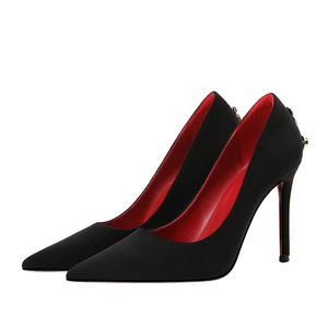 Scarpe da Sposa di Alta Qualità 2026 Nuove in Stile Coreano con Punta Affusolata in Pelle Verniciata Scavata e Tacco a Spillo Sottile da 10 cm in Metallo - Product Image 5