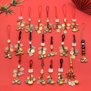 Llavero Amuleto de la Suerte Familiar con Diseño de Animal Devorador de Oro y Técnica de Esmalte Goteante, para Tres/Cuatro Personas, Estilo Antiguo - Product Image 4