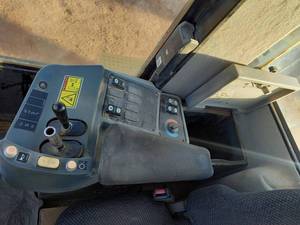 Chargeuse sur pneus CAT 938H d'occasion de haute qualité, 15 tonnes, chargeuses d'occasion CAT 938H en stock à vendre à Shanghai - Product Image 4