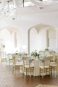 Chaise Chiavari Napoléon empilable en résine dorée, idéale pour les réceptions de <span class=keywords><strong>mariage</strong></span> et les événements en salon – Vente en gros à prix réduit - Product Image 6