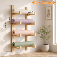 Support mural en bois pour tapis de yoga, support pour tapis de yoga à 4 niveaux, organisateur de tapis de yoga pour suspendre les rouleaux en mousse et les bandes de résistance