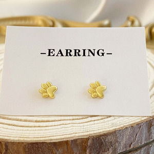 Pendientes Pequeños y Elegantes de Latón con Circonita, Chapados en Oro de 18K, Diseño de Pata de Gato para Mujer - Product Image 3
