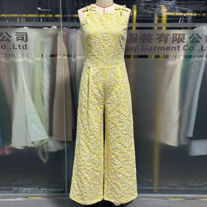 Combinaison personnalisée pour femmes avec broderie florale sur toute la surface, bretelles à nouer, pantalon pour femmes - Product Image 3