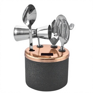 Coctelera de acero inoxidable de primera calidad dorada y plateada, juego de herramientas de barra de 5 piezas con soporte, caja de regalo de diseño clásico elegante embalada - Product Image 1