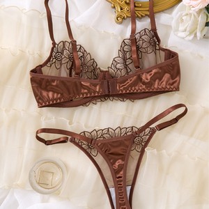 Dameslingerie set met bloemenborduursel, mesh, beugelbeha & string, 2-delig - Product Image 2