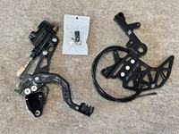 Kit de Freno Trasero CNC 7075 para Surron Ultra Bee, Soporte de Caliper Doble Izquierdo con Reposapiés de Lujo, Piezas de Modificación