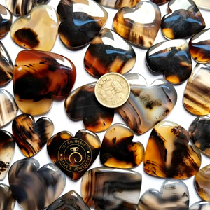 Lote al por mayor de cabujones de ágata de Montana en forma de corazón, por peso, con diferentes formas y tamaños, utilizados para la fabricación de joyas. - Product Image 1