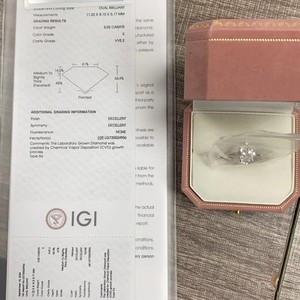 <span class=keywords><strong>Bague</strong></span> de <span class=keywords><strong>fiançailles</strong></span> artisanale en <span class=keywords><strong>or</strong></span> massif 18 carats avec diamant de laboratoire ovale certifié IGI pour femme - Product Image 4