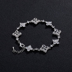 Pulsera de Trébol de Cuatro Hojas con Diamantes de Imitación y Cadena de Extensión Ajustable, Elegante y Moderna, Ideal para <span class=keywords><strong>Regalo</strong></span> - Product Image 3