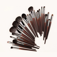 Set de Brochas de Maquillaje Profesionales de Pelo de Cabra Natural con Logo Personalizado de Alta Calidad con Mango de Madera Liso y Lana Animal de Lujo