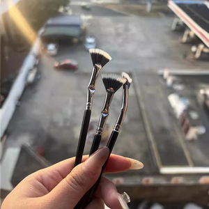 Pennello a ventaglio OEM Mini Angel per la pulizia delle extension ciglia, pennello piatto piegato per mascara e extension ciglia - Product Image 4