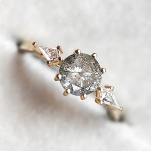 Anillo de Moissanita Chapado en Oro con Diamante de Corte Redondo, Joya de Plata 925 con Diseño de Joyería Permanente - Product Image 6