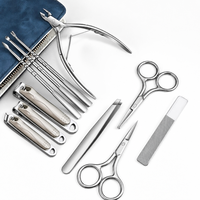 Ensemble de manucure 7 pièces en acier au carbone avec étui de voyage bleu marine à fermeture éclair dorée et design compact pliable